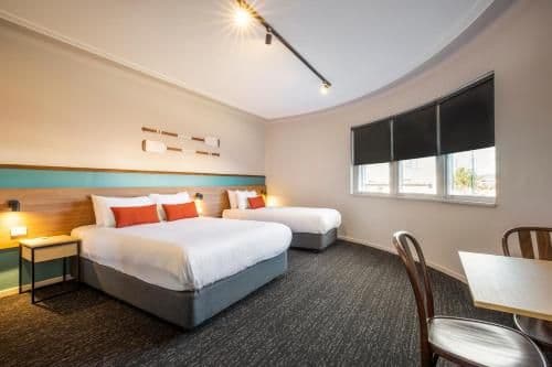 Studio with Queen & Single Bed
