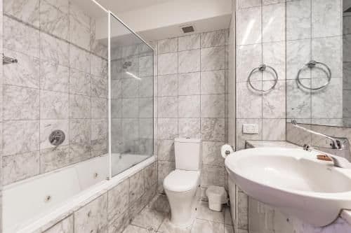 Two-Bedroom Penthouse with Pool and Garden View and Outdoor Spa - 23