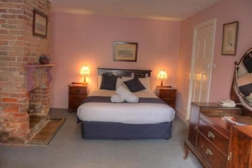Village Queen Room