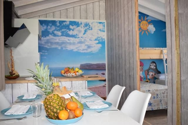 BUNGALOW DELUXE