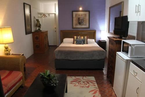 Premium Suite with ensuite - Pool View - Men Only