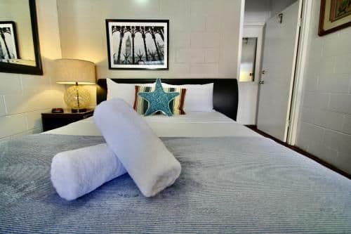 Premium Suite with ensuite - Pool View - Men Only