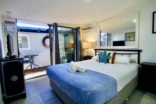 Deluxe Suite with ensuite - Courtyard View - Men Only