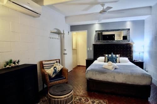 Premium Suite with ensuite - Pool View - Men Only