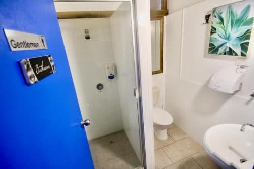 Deluxe Studio with Shared Bathroom - Men Only