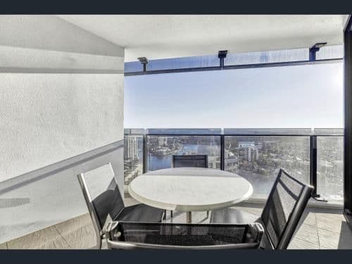 Apartment with Balcony and Spa Bath