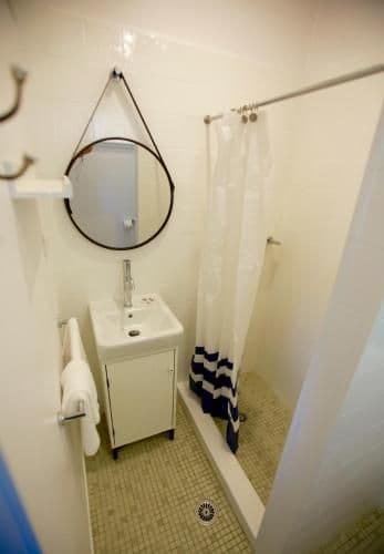 Queen Single Room with Private Bathroom