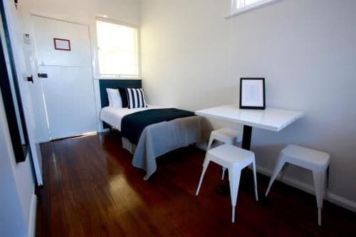 Queen Single Room with Private Bathroom