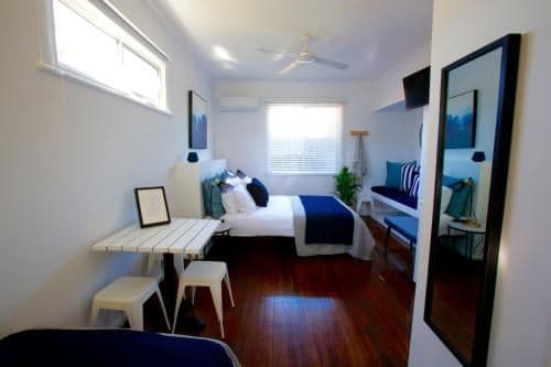 Queen Single Room with Private Bathroom