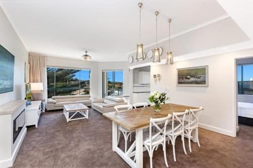 Three-Bedroom Deluxe Apartment with Terrace