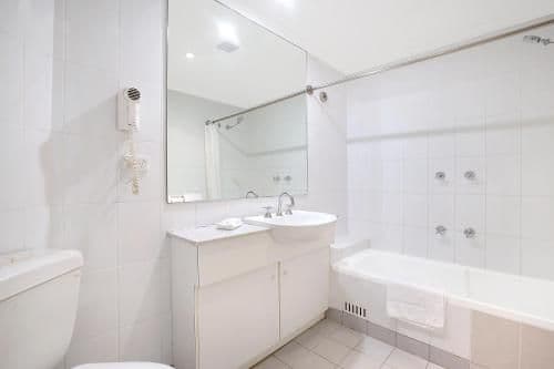 Three-Bedroom Deluxe Apartment