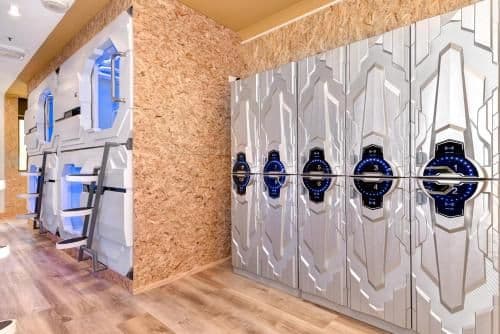 Deluxe Side-Entrance Capsule - Single Bed