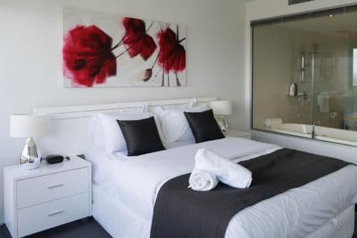 Luxury One-Bedroom Apartment with River Views 