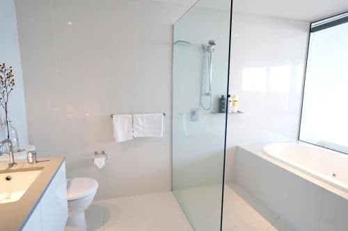 Luxury One-Bedroom Apartment with Ocean Views 