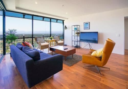 Luxury One-Bedroom Apartment with River Views 