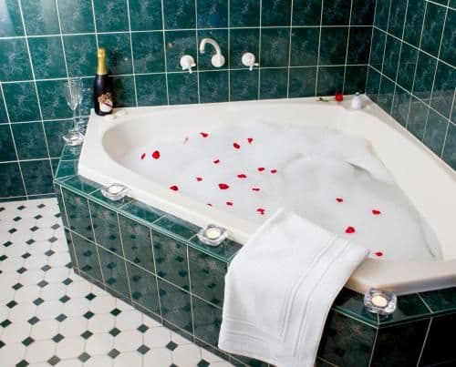 Queen Room with Spa Bath