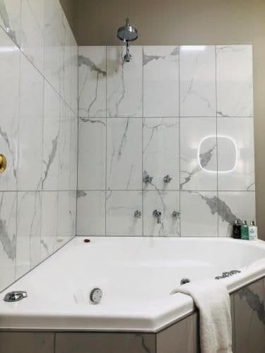 Studio with Spa Bath