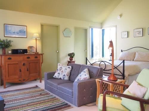 Cottage with Sea View - Island Cottage