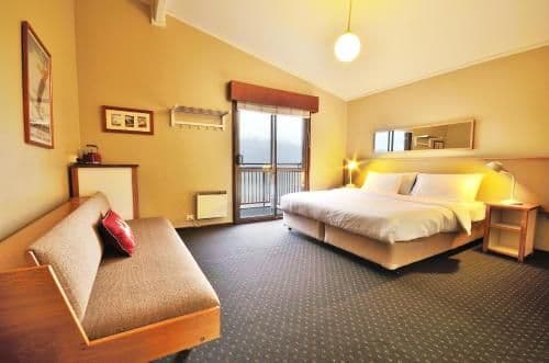 King Room with Balcony and Mountain View 