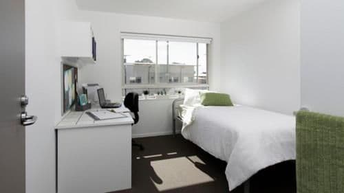 Single Room in five bedroom shared apartment with shared bathroom