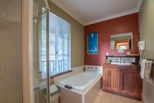 Two-Bedroom Cottage - Cakes n Ale