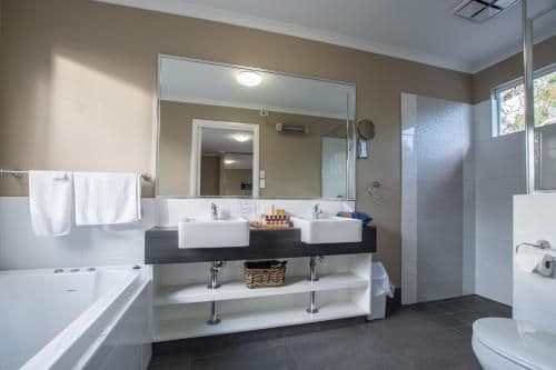 Three-Bedroom Cottage - Salt Box