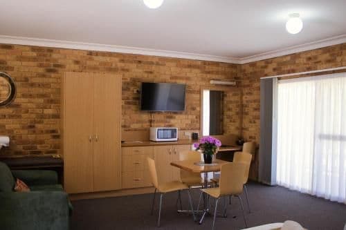 Executive Queen Room with Spa Bath