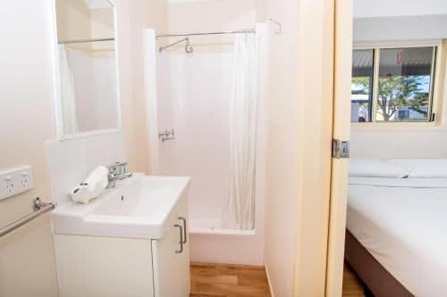 Standard Cabin (4 Adults)