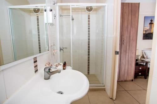 Standard Cabin - Open Plan (2 Guests)