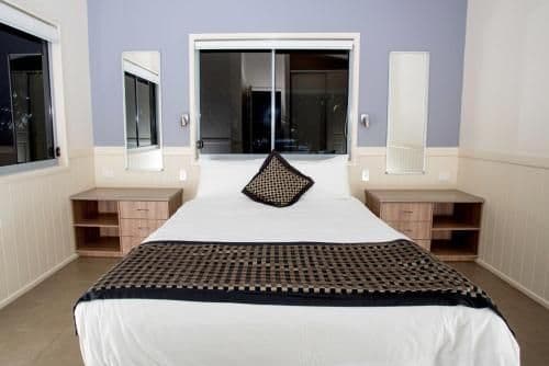 Deluxe Two-Bedroom Cabin (5 Guests)