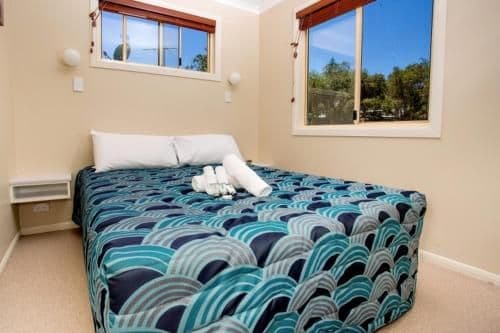 Standard One-Bedroom Cabin with Shared Bathroom (5 Adults)