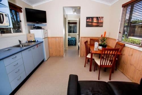 Standard One-Bedroom Cabin with Shared Bathroom (5 Adults)