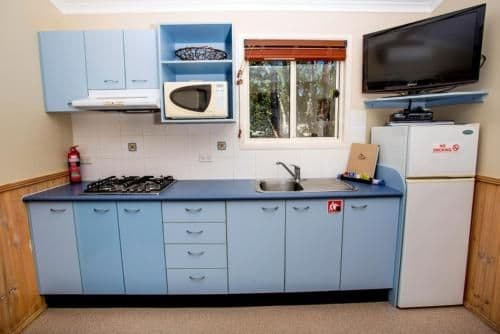 Standard One-Bedroom Cabin with Shared Bathroom (5 Adults)