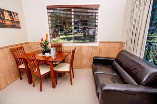 Standard One-Bedroom Cabin with Shared Bathroom (5 Adults)