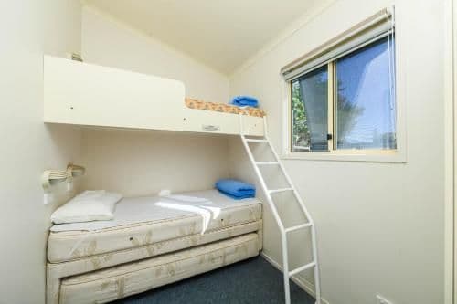 Deluxe Two-Bedroom Cabin (5 Adults)