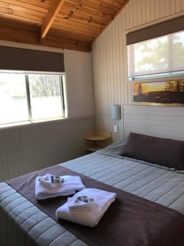 Deluxe Two-Bedroom Cabin (5 Adults)