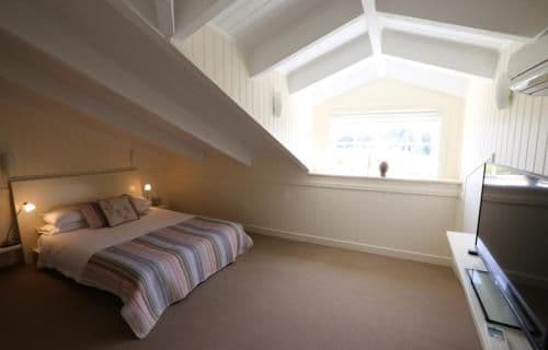 One-Bedroom Apartment - Loft with Spa Bath