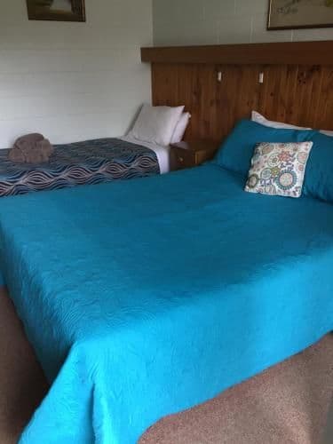 Queen Room with Single Bed