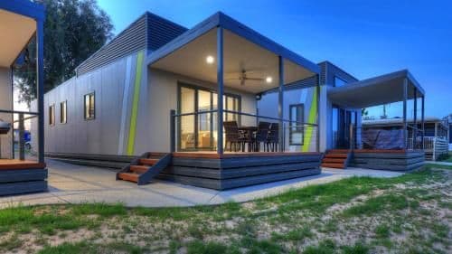 Three-Bedroom Two-Bathroom Waterfront Deluxe Villa
