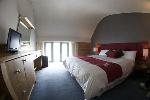 Suite with Mountain View