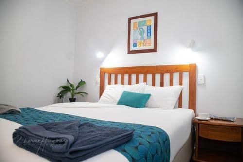 One-Bedroom Apartment with Queen and Bunk Bed
