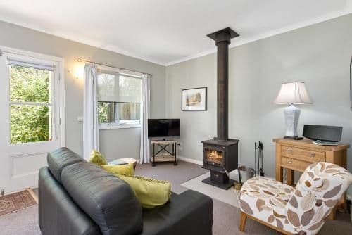 One-Bedroom Cottage - Mistletoe (Adult Only)