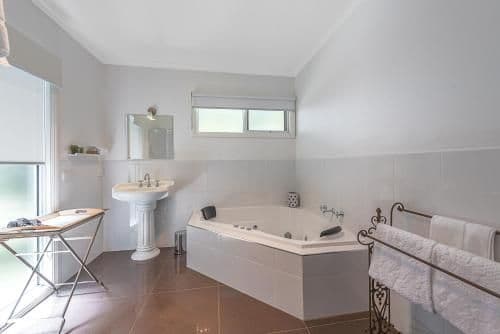 One-Bedroom Cottage - Birch (Adult Only)