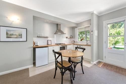 One-Bedroom Cottage - Mistletoe (Adult Only)