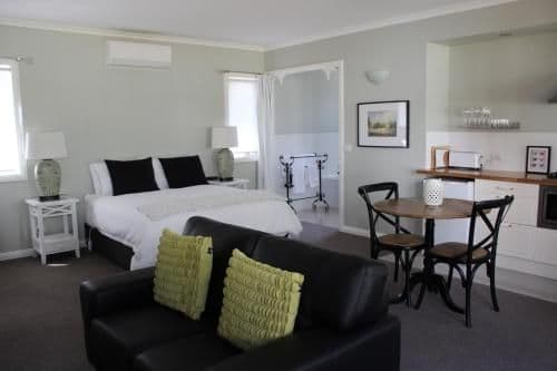 One-Bedroom Cottage - Mistletoe (Adult Only)