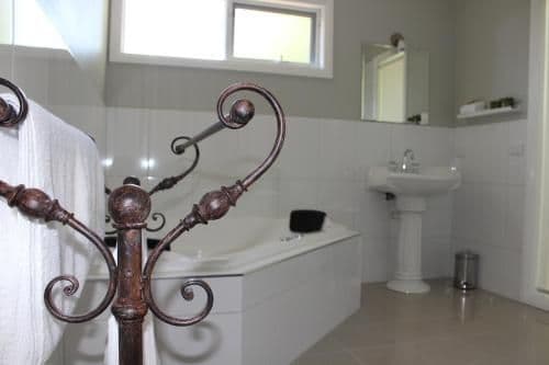 One-Bedroom Cottage - Mistletoe (Adult Only)
