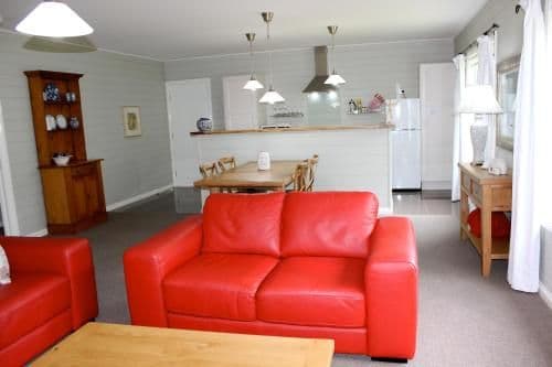 Two-Bedroom Cottage - Peppercorn (Children Welcomed) 