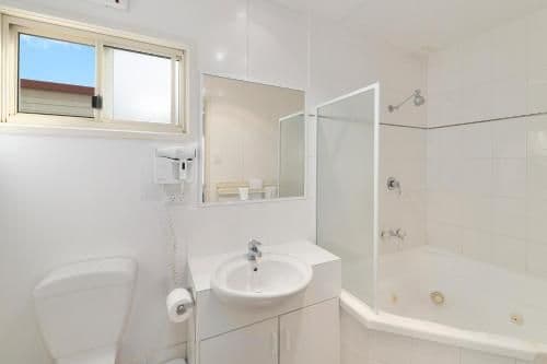 Queen Spa Cabin