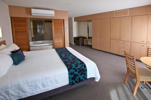 Suite with Spa Bath