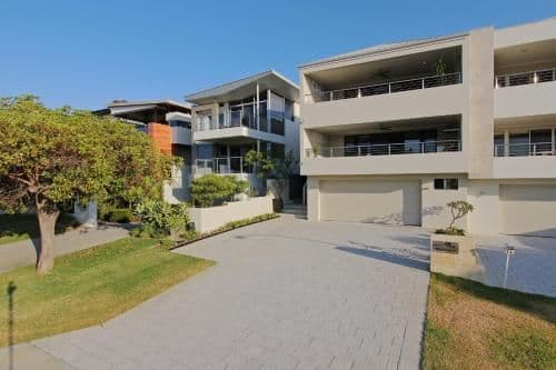 Apartment with Lake View